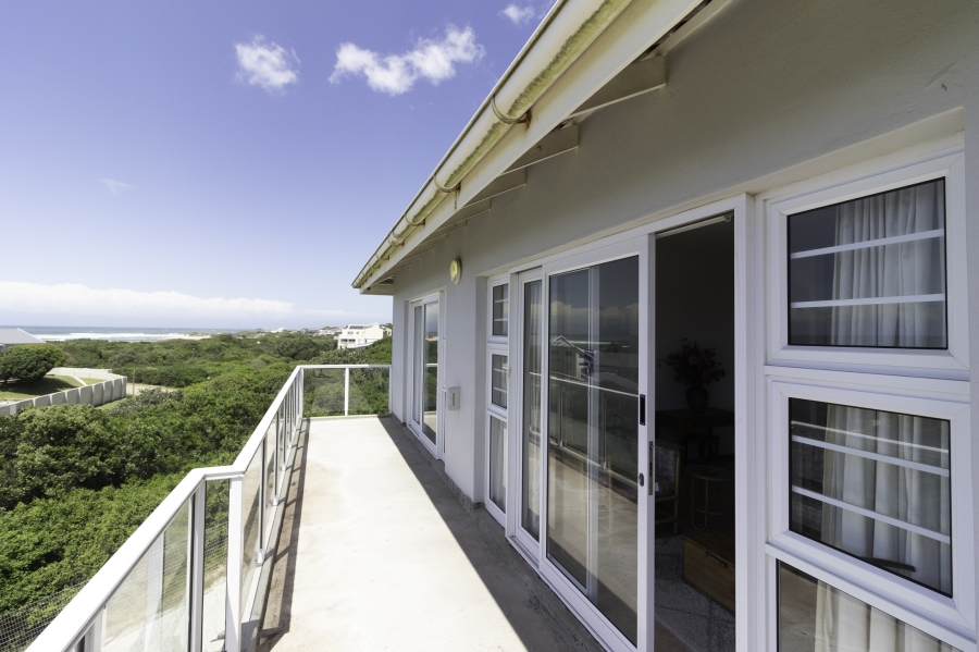 7 Bedroom Property for Sale in West Beach Eastern Cape